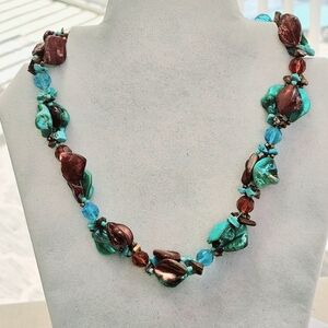 Dyed Natural Shell Clusters Chunky Necklace with Faceted Beads